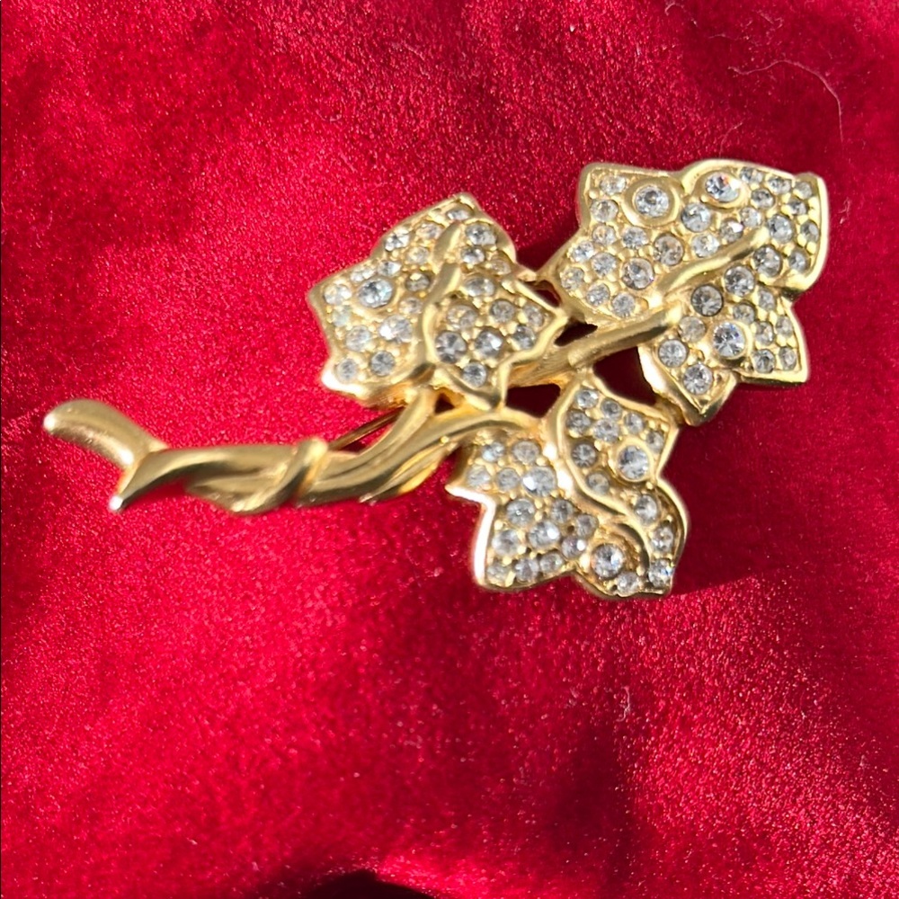 Swarovski Gold and crystals Floral Brooch with Sparkling Stones